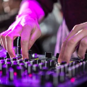 Dj Phil | Animateur pour un mariage réussi !