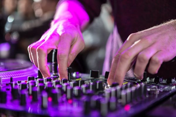 Dj Phil | Animateur pour un mariage réussi !