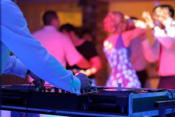 Dj Phil | Animateur pour un mariage réussi ! – Image 3