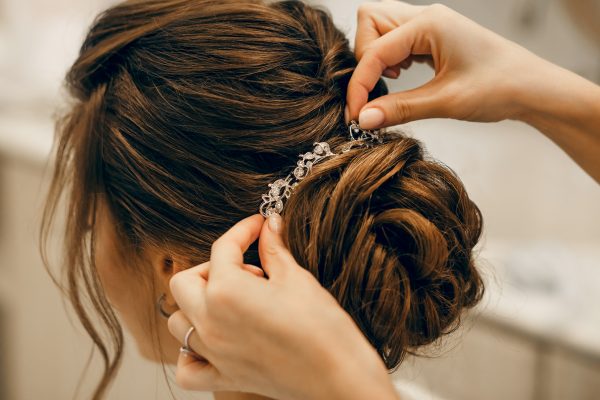 Coiffure et Maquillage forfait (6 adultes, 2 enfants,1 essayage) – Image 5