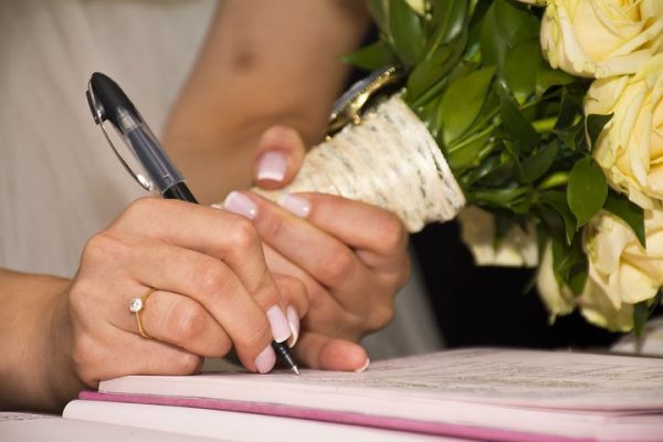 Célébrante pour un mariage symbolique - Image 4
