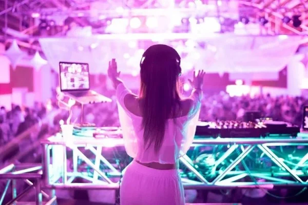 DJ Femme pour Mariage
