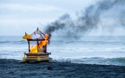 Un voyage à travers les rituels funéraires du Monde
