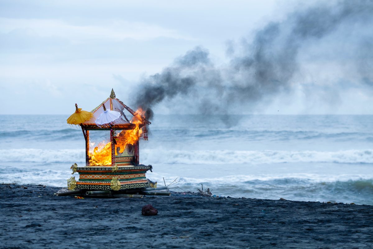 Un voyage à travers les rituels funéraires du Monde