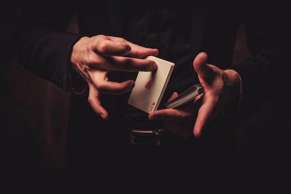 Magicien truc carte