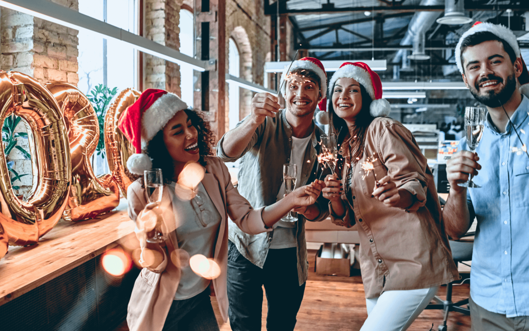 Collègues de travail, party de Noël au bureau, party corporatif