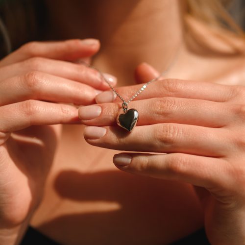 Tendance: célébrer la vie avec des bijoux funéraires